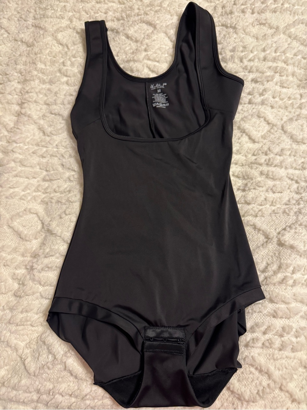 Under where  luxury collection - black shape-wear bodysuit  size medium